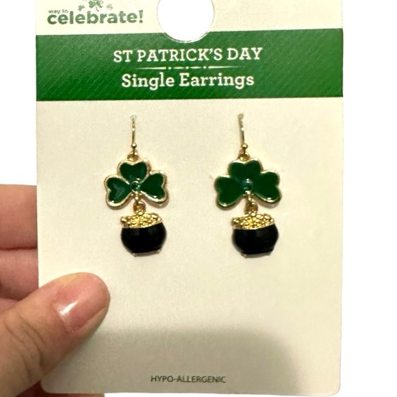 St. Patrick's Day Pot of Gold Fishhook Dangle Earrings NWT - Picture 4 of 9